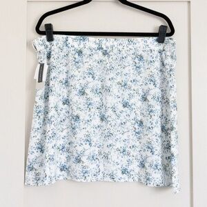 NWT Flowy Blue and White Floral Mini Skirt